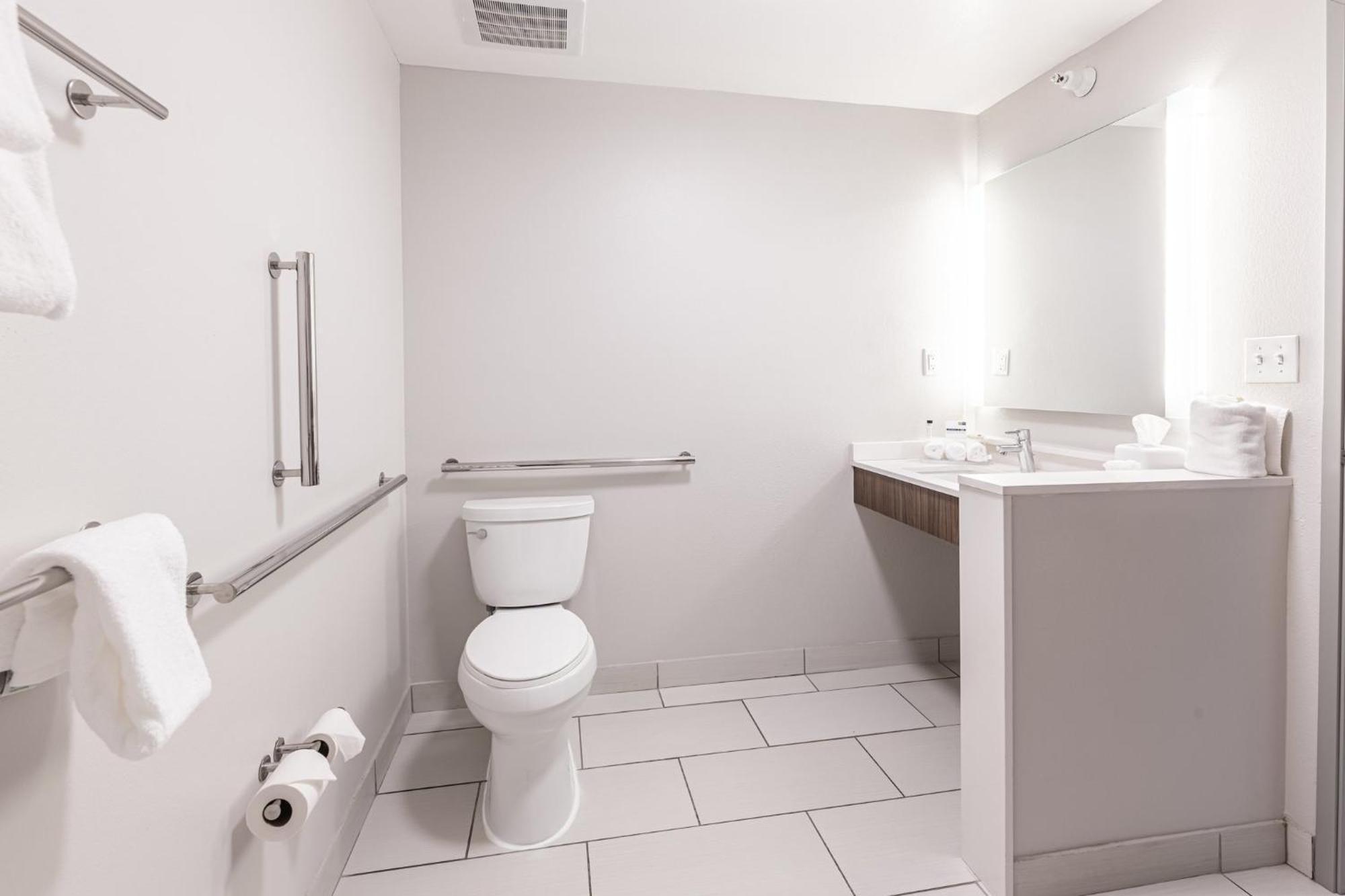 Holiday Inn Express & Suites - Rantoul By Ihg Hotel