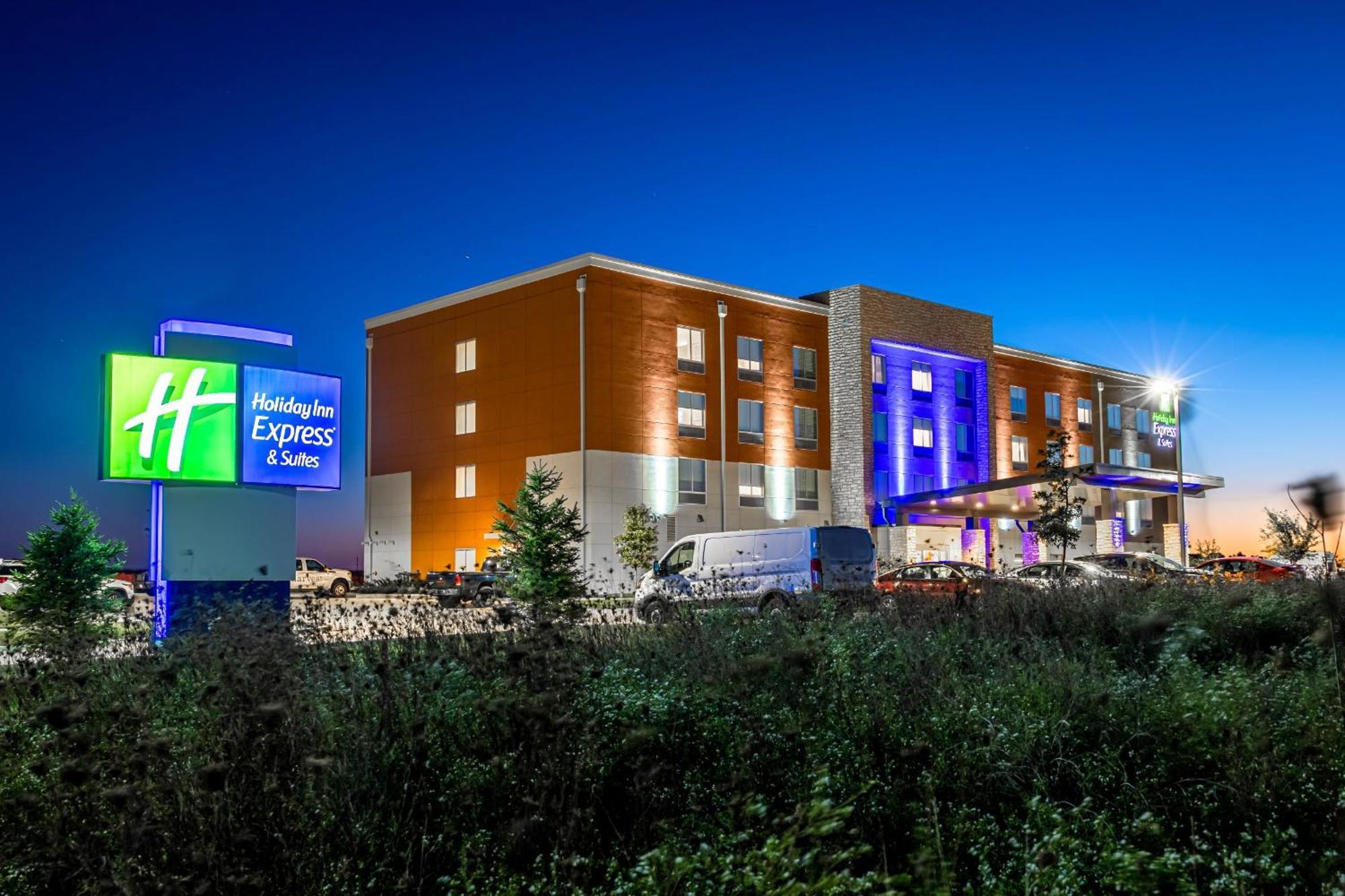 Holiday Inn Express & Suites - Rantoul By Ihg 3*